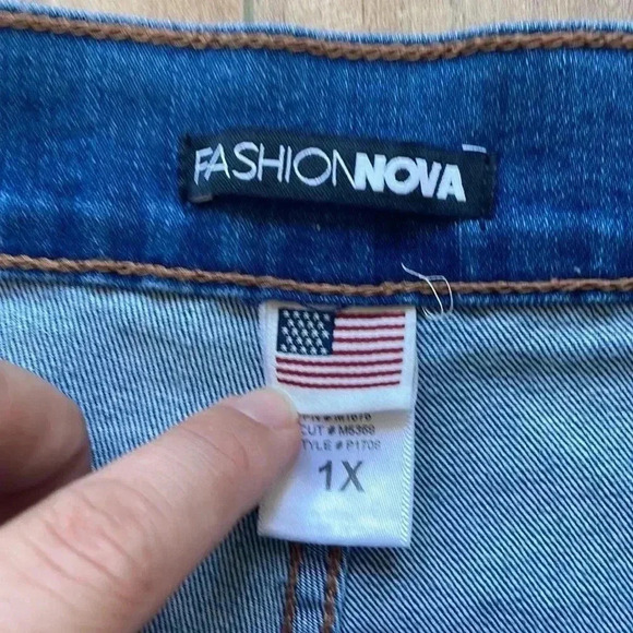 Fashion Nova Mystery Solved Extreme Bell Bottom Jeans Sz 1X - Picture 8 of 16